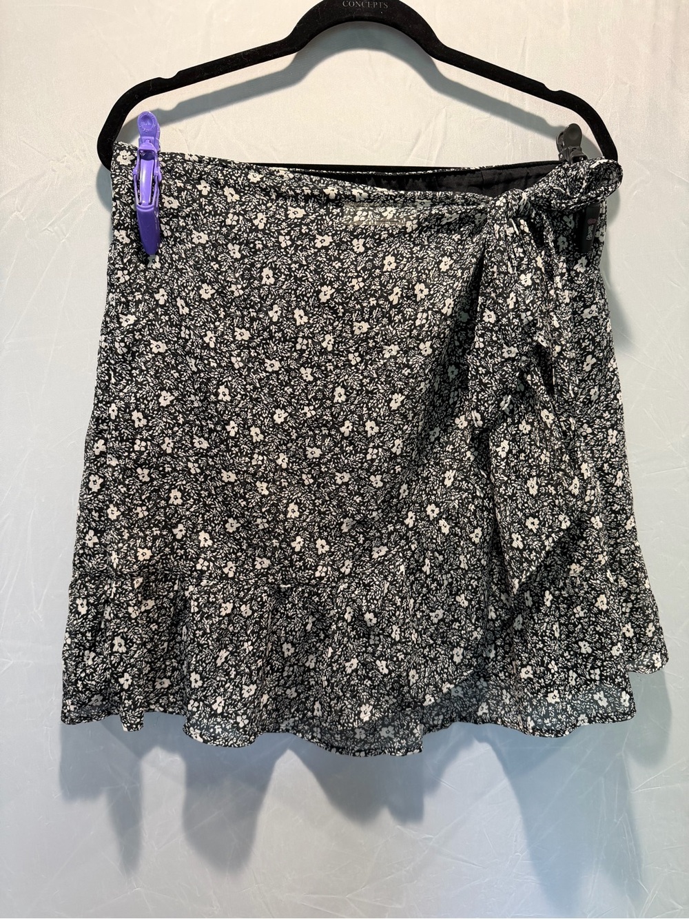 Abercrombie & Fitch Black Floral Wrap Skirt Size XL